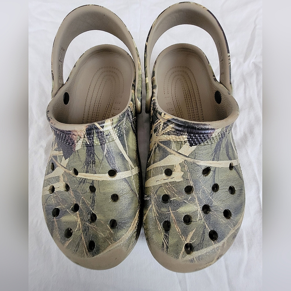 Crocs clogs, Realtree Camo, boys size J2/Y2